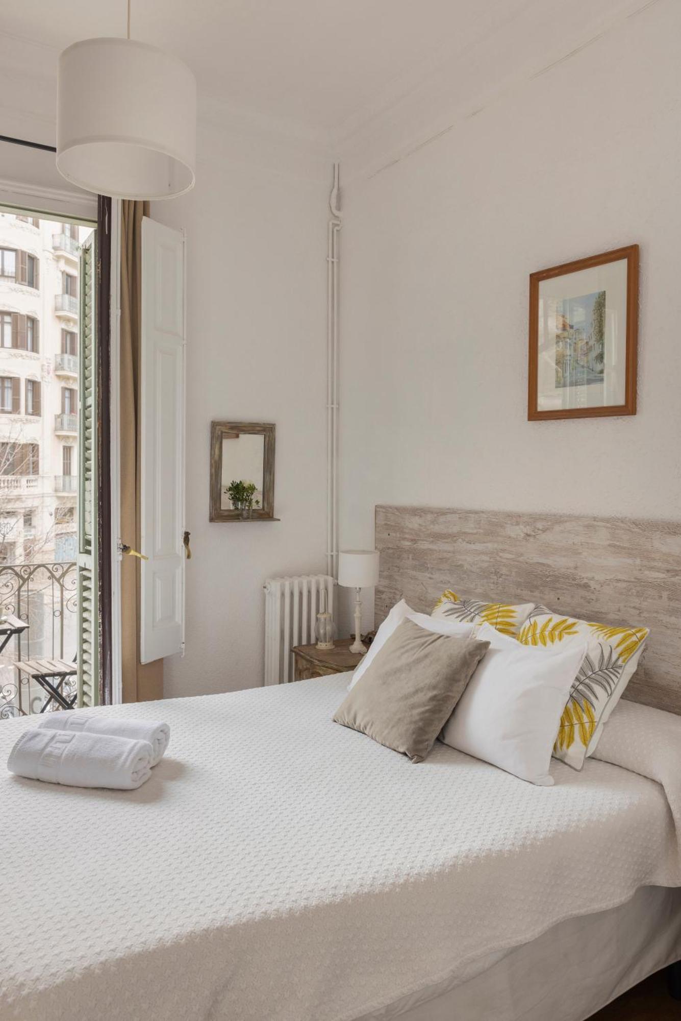Ally'S Bed&Breakfast, Барселона Экстерьер фото